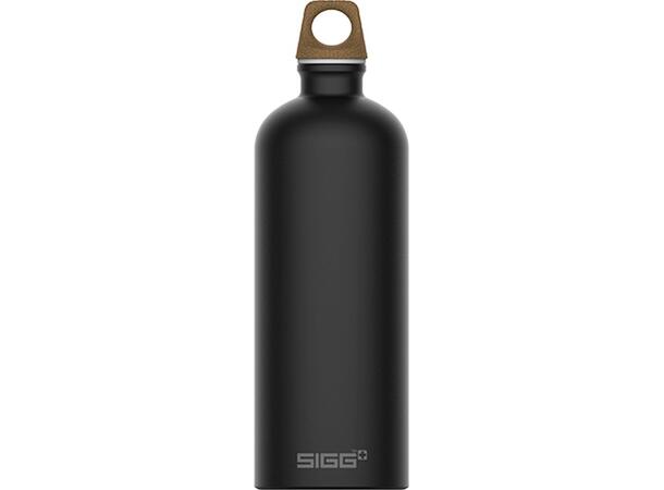 SIGG TRAVELLER MYPLANET Svart 1L Flaska i aluminium "Direction Plain" 