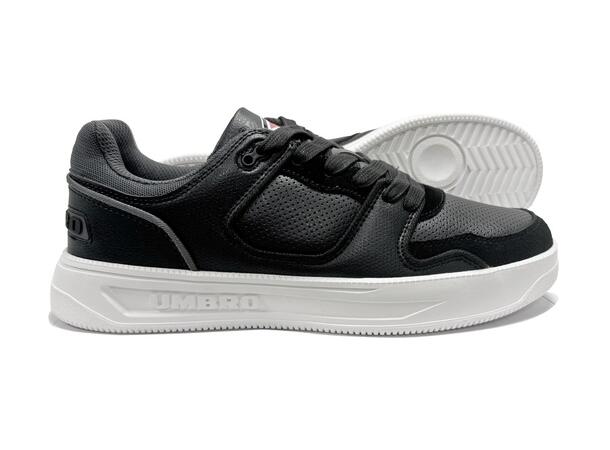 UMBRO Diamondback 500T II Svart 42 Sneakers herr 