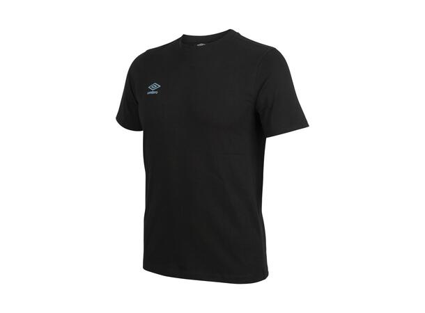 UMBRO Stadium Graphic Tee Svart M T-shirt med tryck 