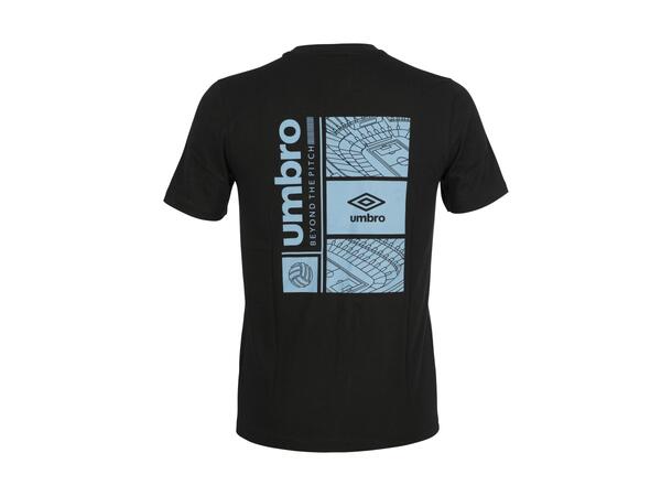UMBRO Stadium Graphic Tee Svart M T-shirt med tryck 