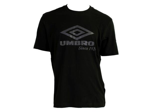 UMBRO Large Logo Tee Svart M T-shirt med tryck