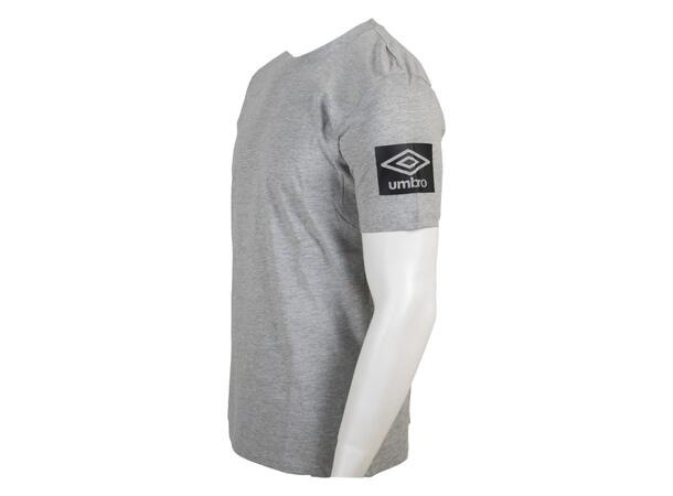 UMBRO FW Terrace Graphic Tee Grå XS T-shirt med tryck på ärmen 