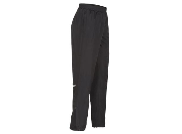 UMBRO Core Woven Pant Svart M Träningsbyxa vindtät 