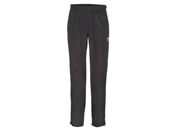 UMBRO Core Woven FZ Pant Svart M Träningsbyxa med lång dragkedja 